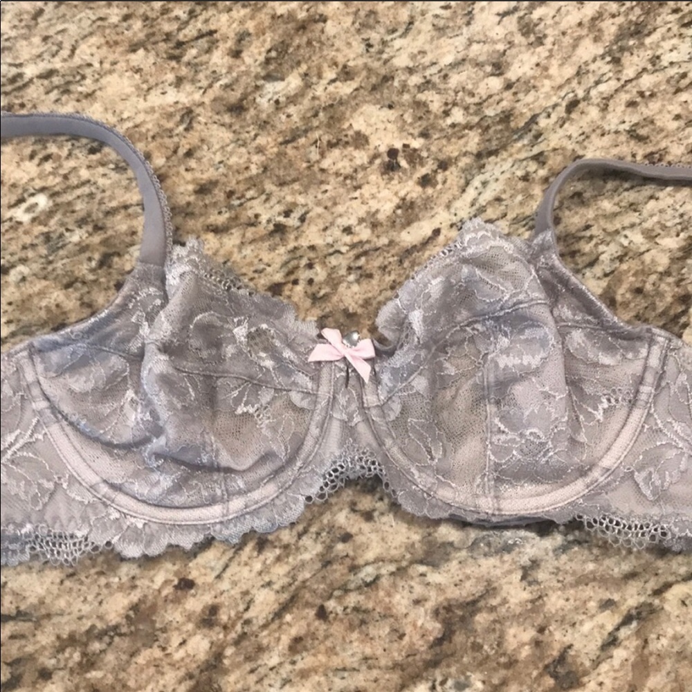 32DD Victoria Secret Bra
